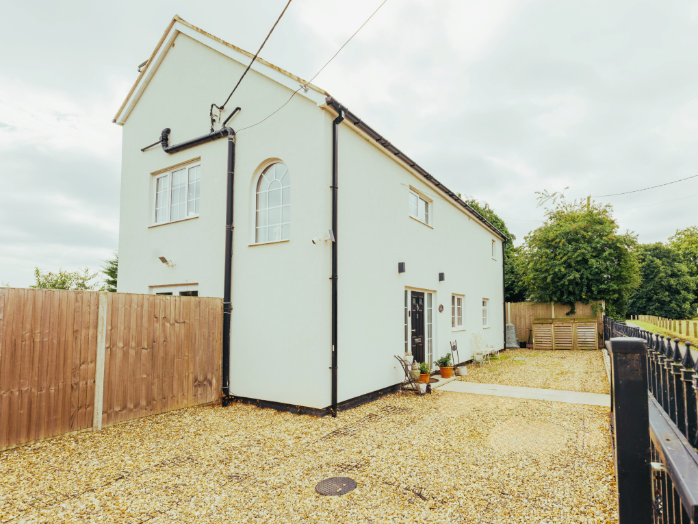 Property photo 2 of 42