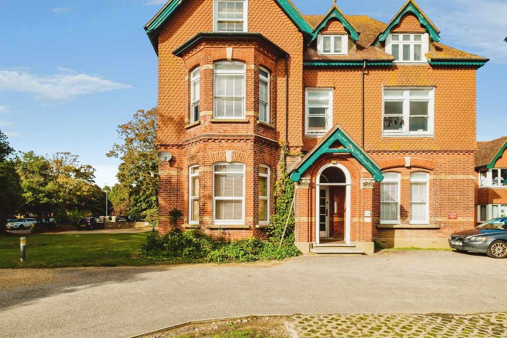 Property photo 1 of 12