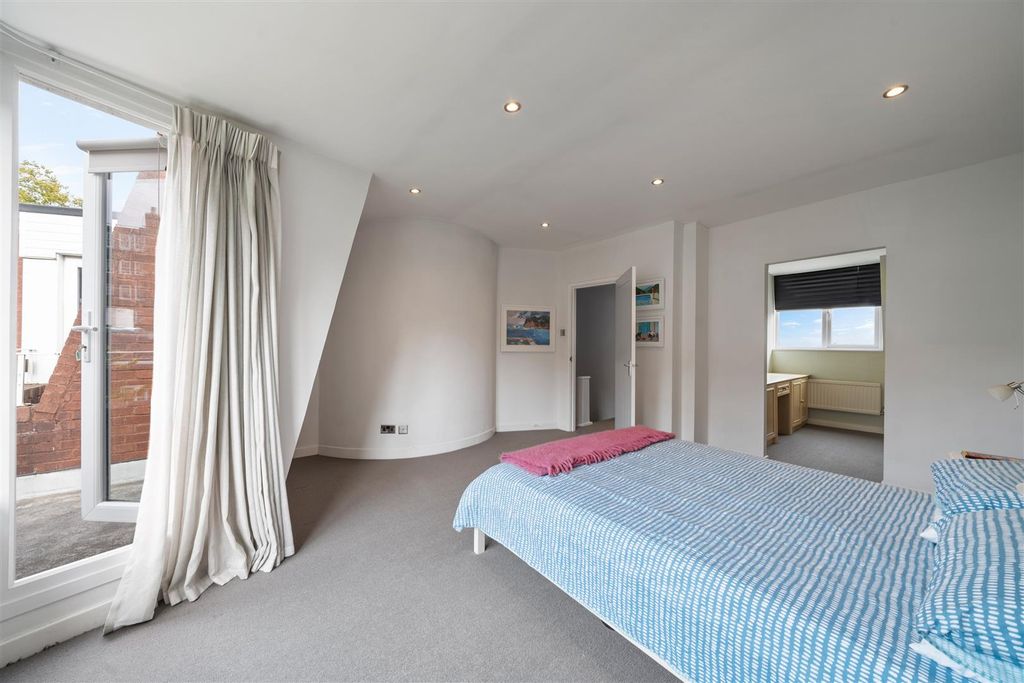Property photo 3 of 11 4.Jpg
