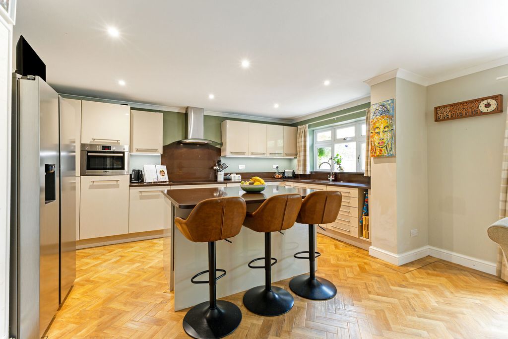 Property photo 3 of 19