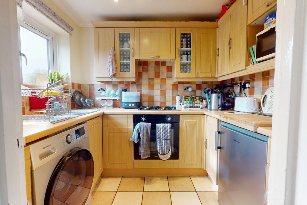 Property photo 3 of 11 4608235