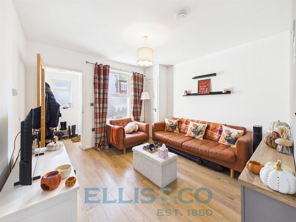 Property photo 2 of 14 Picture No. 32