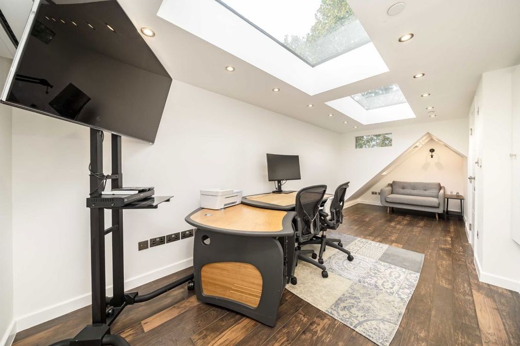 Property photo 3 of 12