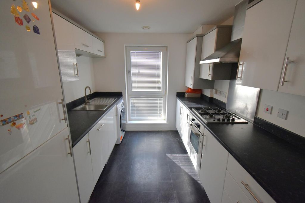 Property photo 3 of 12 Kitchen