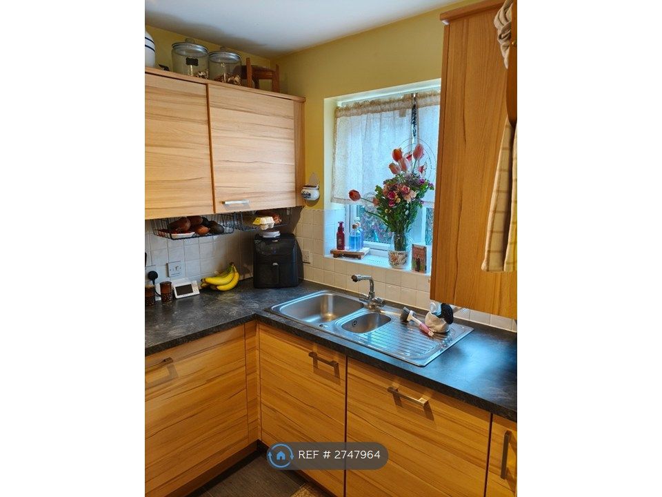 Property photo 3 of 24 Kitchen