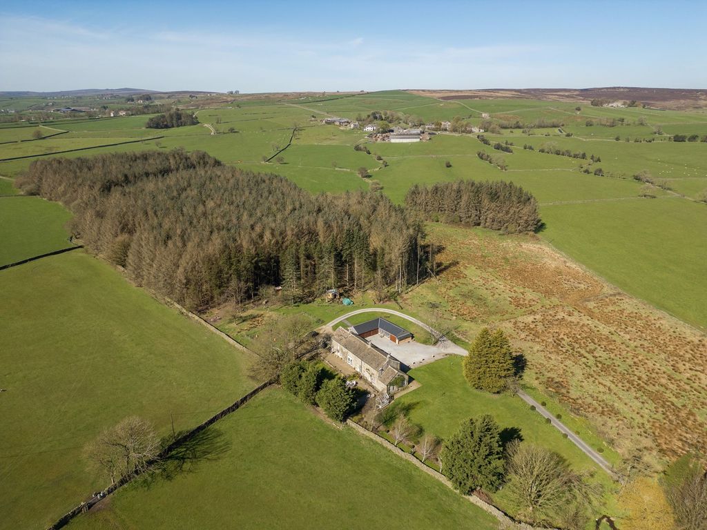 Property photo 2 of 31