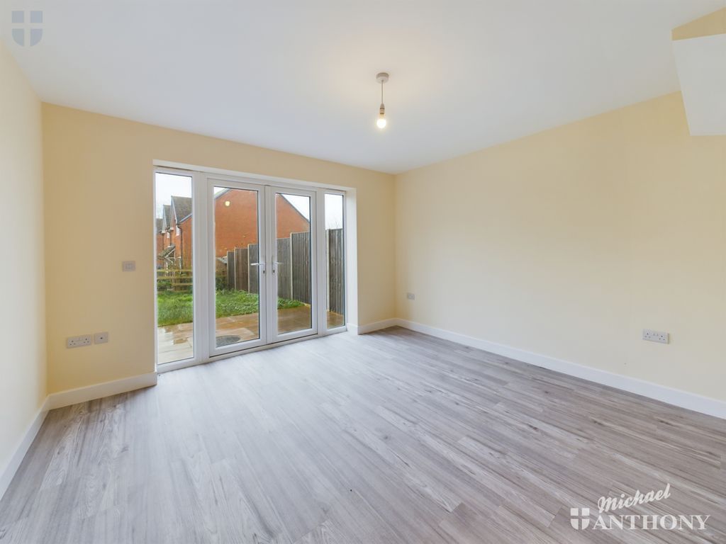 Property photo 3 of 14 Listing_679677_0003_86A8d71c