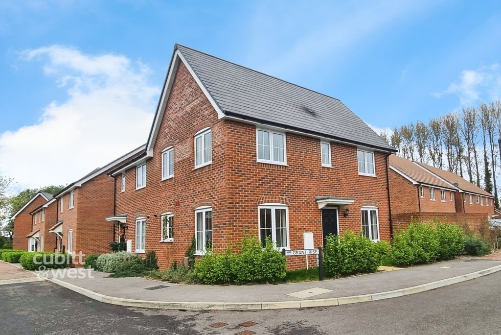 Property photo 1 of 12 E02Fcc6F-20251104...