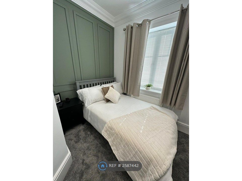 Property photo 1 of 13 Room 2