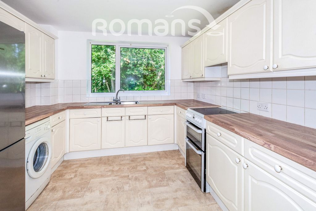 Property photo 2 of 7 Kitchen