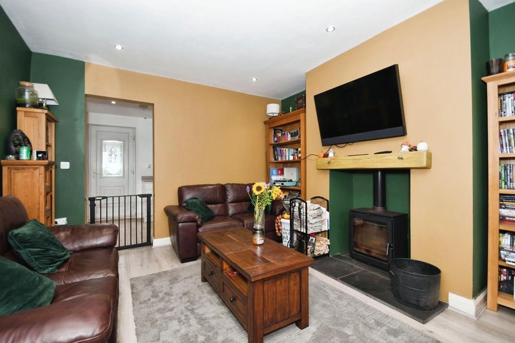 Property photo 3 of 19 Lounge.Jpg