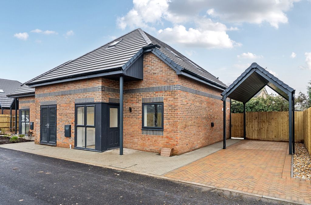 Property photo 1 of 16 1423542-1-69Aeafc...