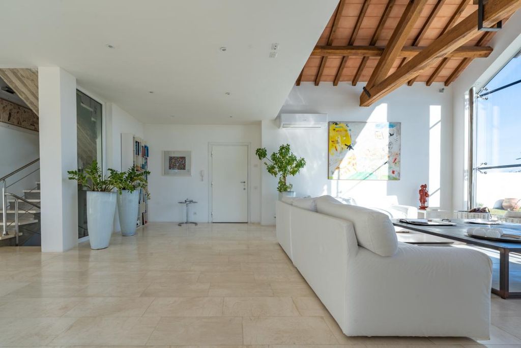 Property photo 3 of 38