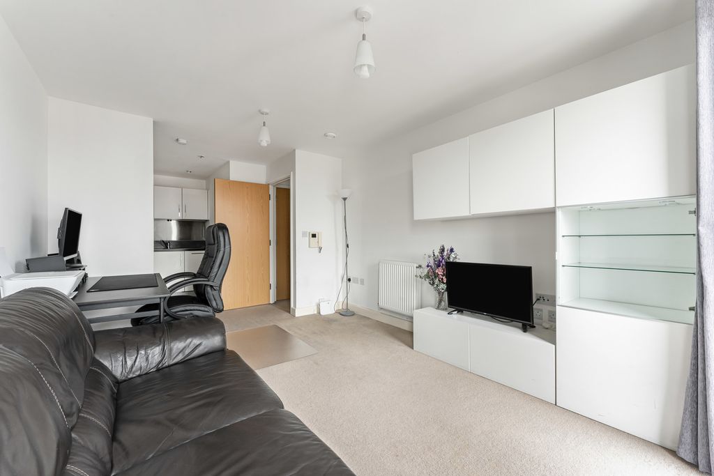 Property photo 2 of 14 Reception/Kitchen