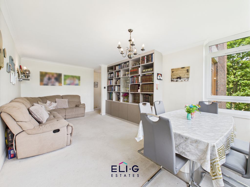 Property photo 1 of 11 Three Bedroom Purpose Built Apartment With Two Bathrooms