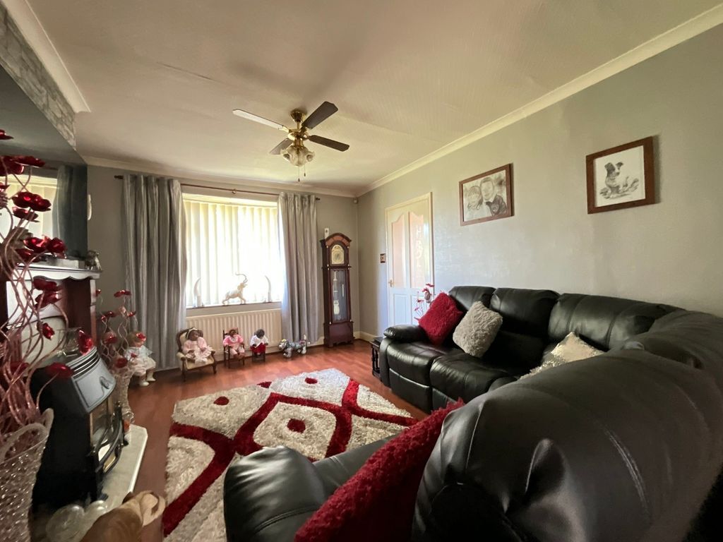Property photo 2 of 20 4282182