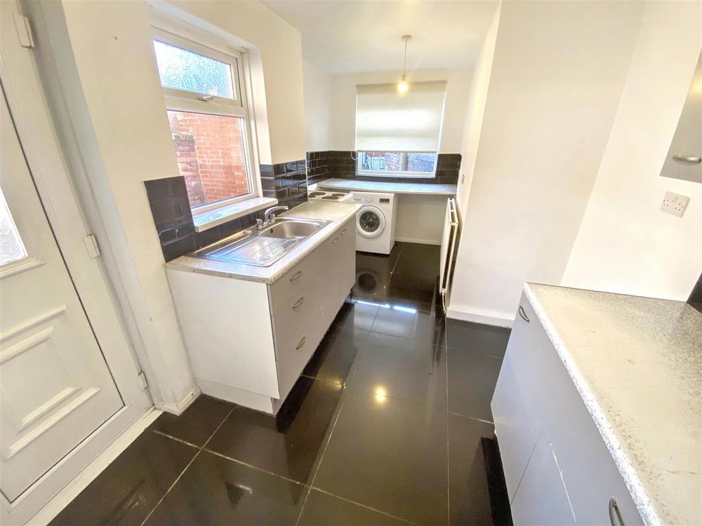 Property photo 2 of 9 Kitchen.Jpg