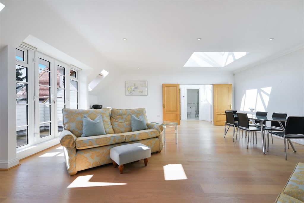 Additional image 10 of 2 bed flat for saleFlanchford Road, Reigate RH2