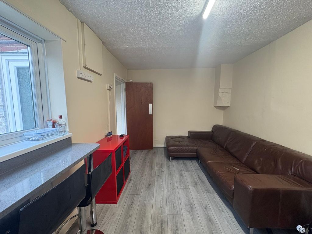 Property photo 2 of 12 Photo-2025-11-13-17-48-41