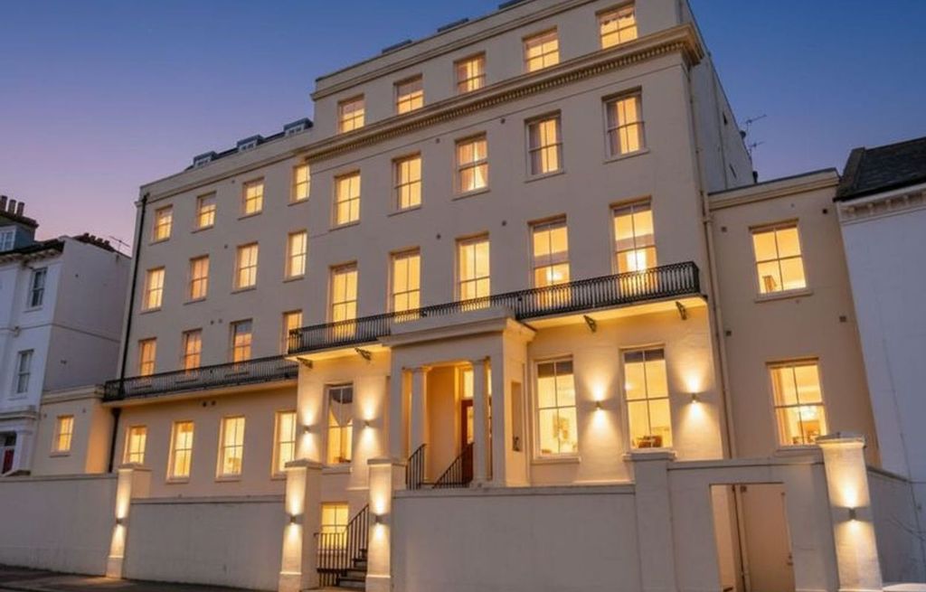 Property photo 1 of 3