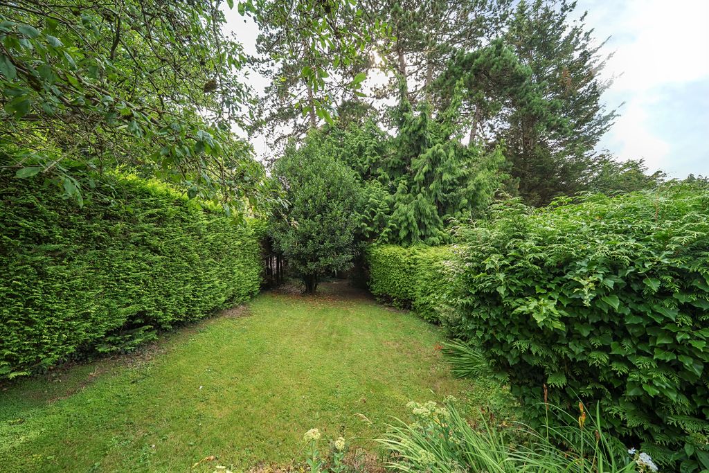Additional image 20 of 3 bed flat for saleSnatts Hill, Oxted RH8