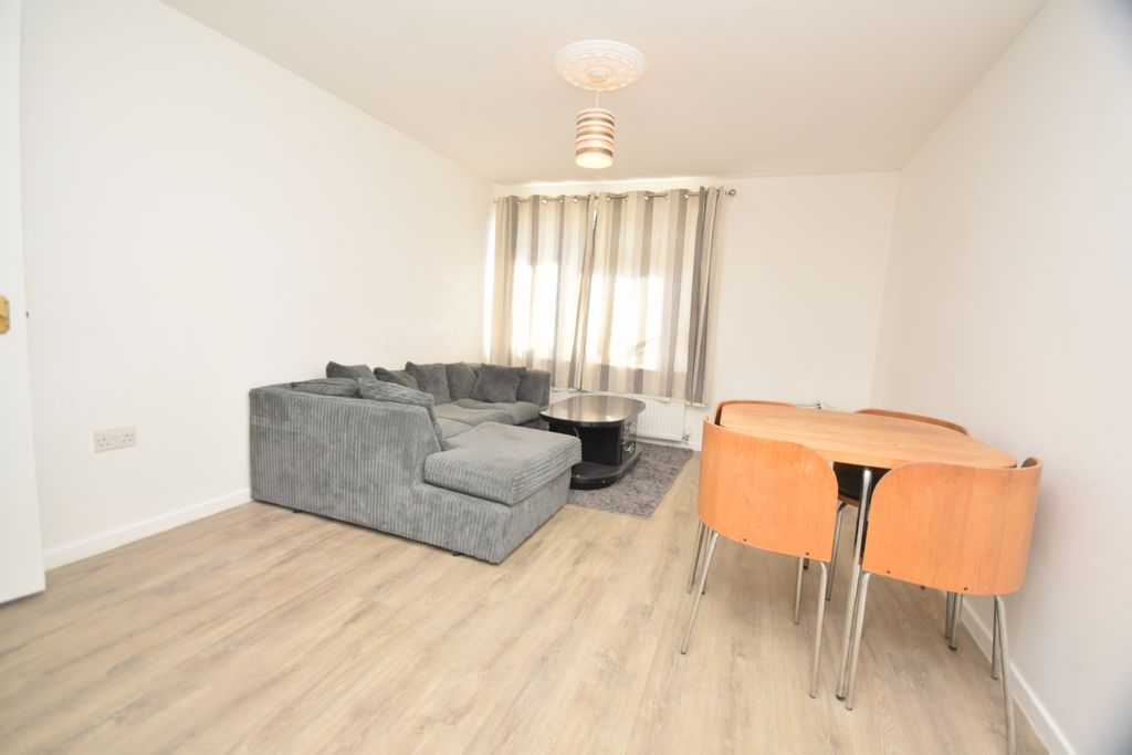 Property photo 2 of 9 Lounge