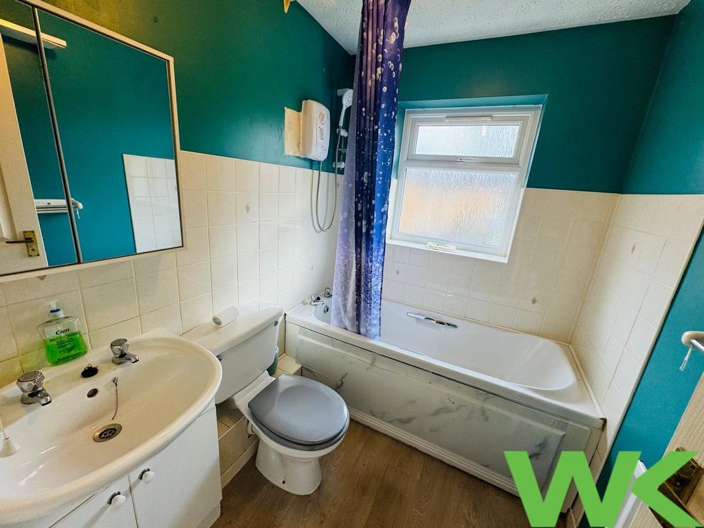 Property photo 2 of 6 Bathroom