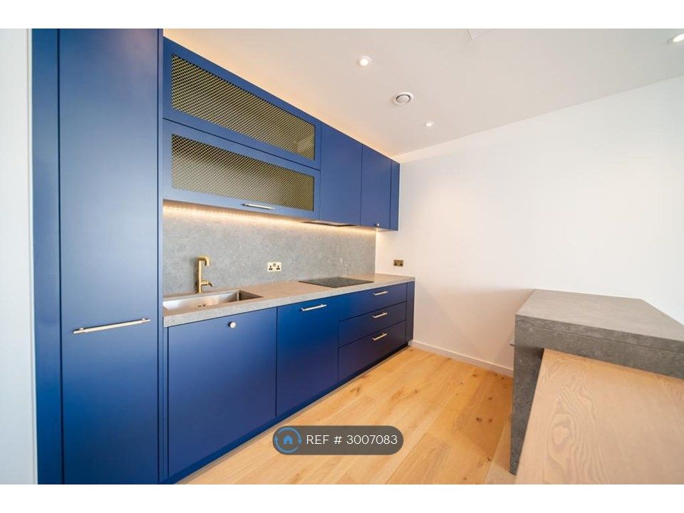 Property photo 3 of 18 Kitchen