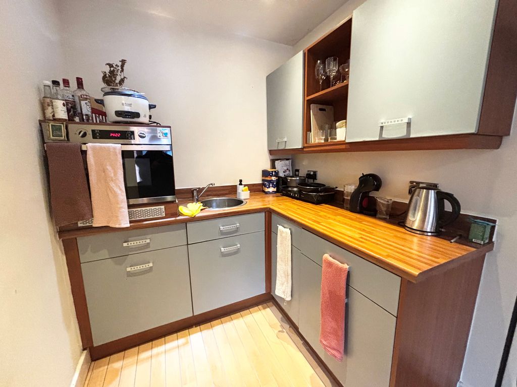 Property photo 2 of 4 Kitchen