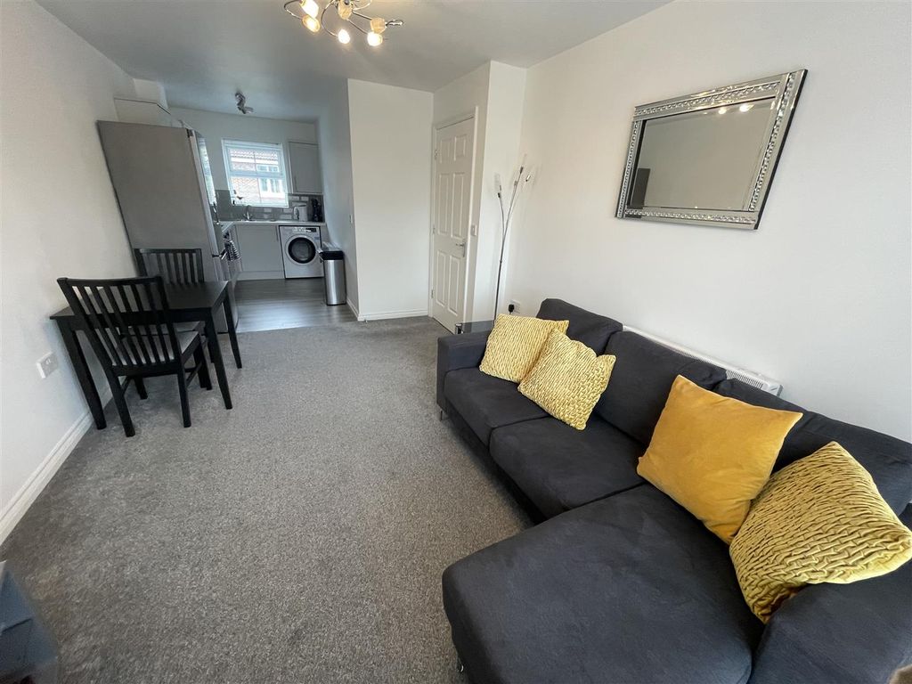 Property photo 3 of 11 127 Highfield 7.Jpg