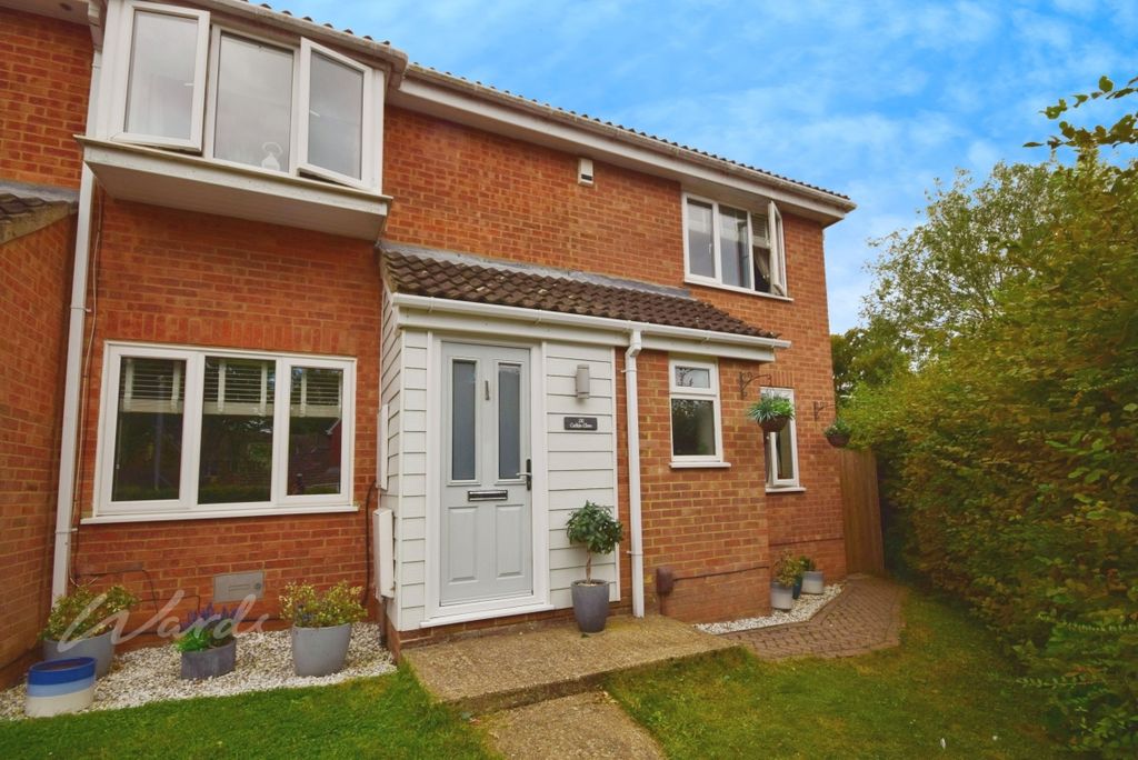 Property photo 1 of 12 Catkin Front