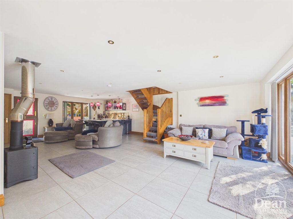 Property photo 3 of 51