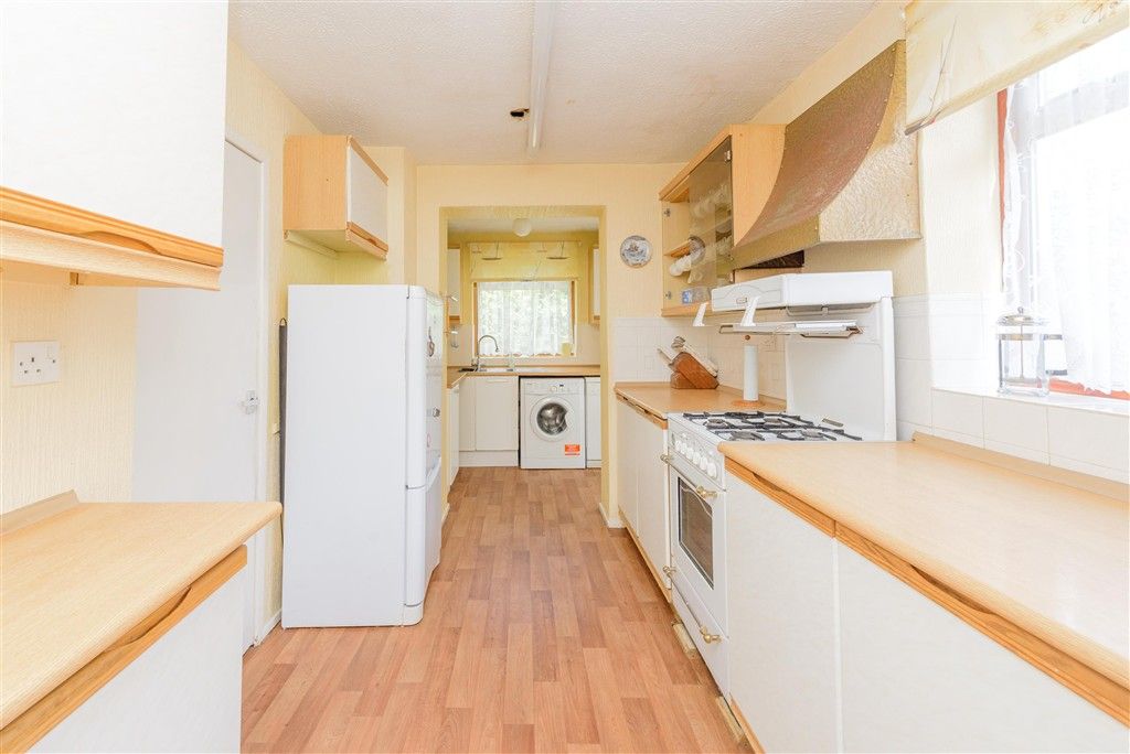 Property photo 3 of 11 Kitchen
