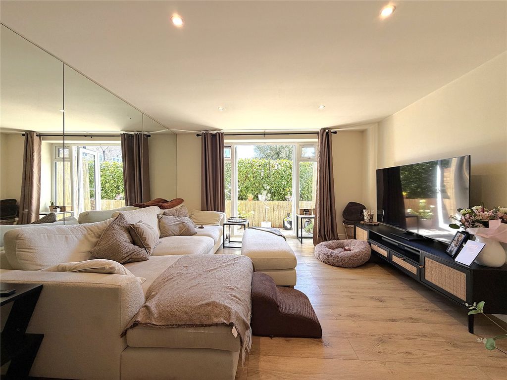 Property photo 3 of 11 Picture No. 15