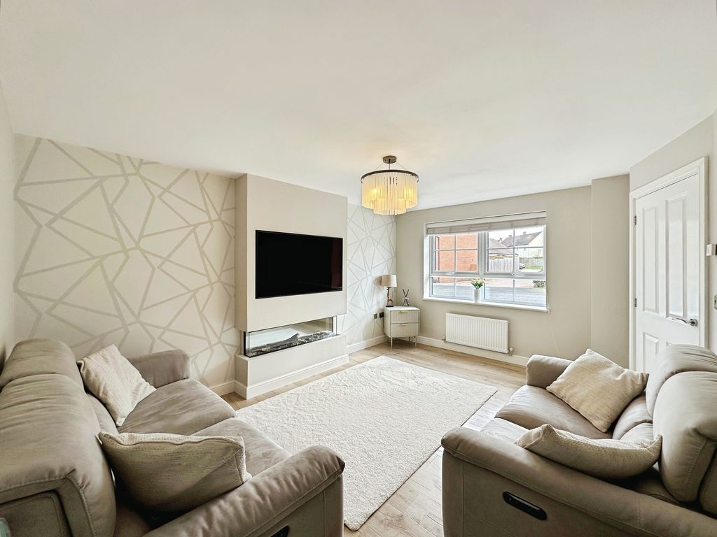 Property photo 3 of 19 Photo 16