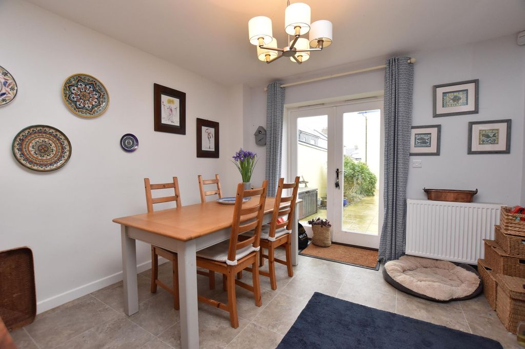 Property photo 3 of 20 Dining Area