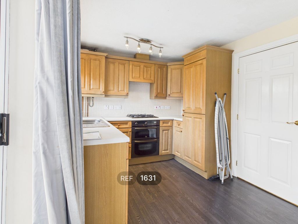 Property photo 3 of 23 Kitchen