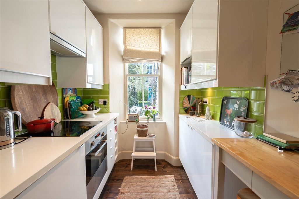 Property photo 3 of 19 5 Bell Place