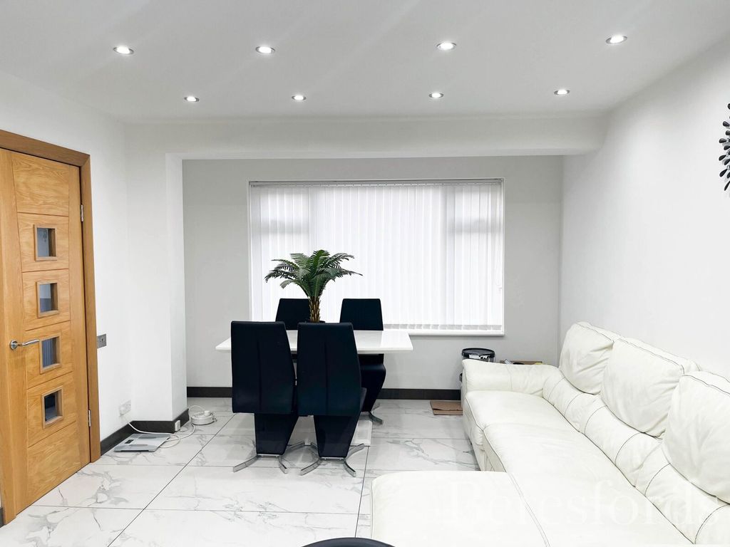 Property photo 3 of 17 Picture No. 24