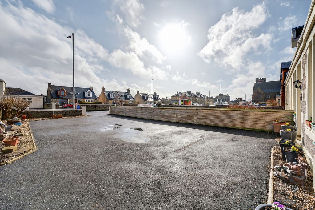 Property photo 2 of 25