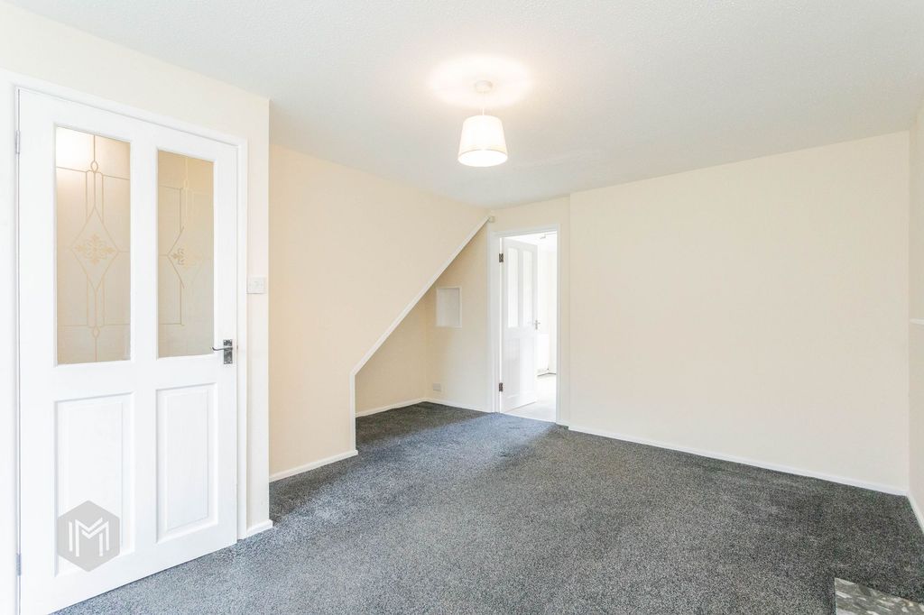 Property photo 2 of 28