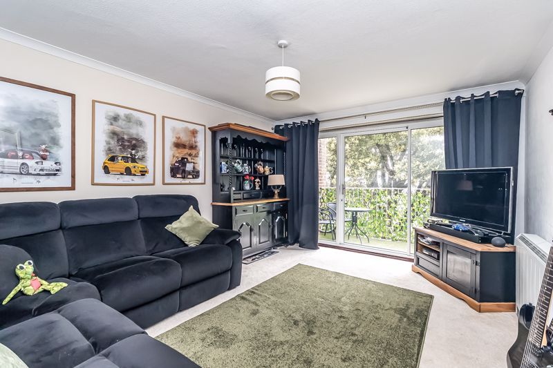 Property photo 2 of 15 .