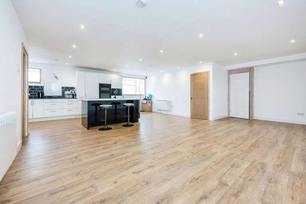 Property photo 1 of 17 Photography