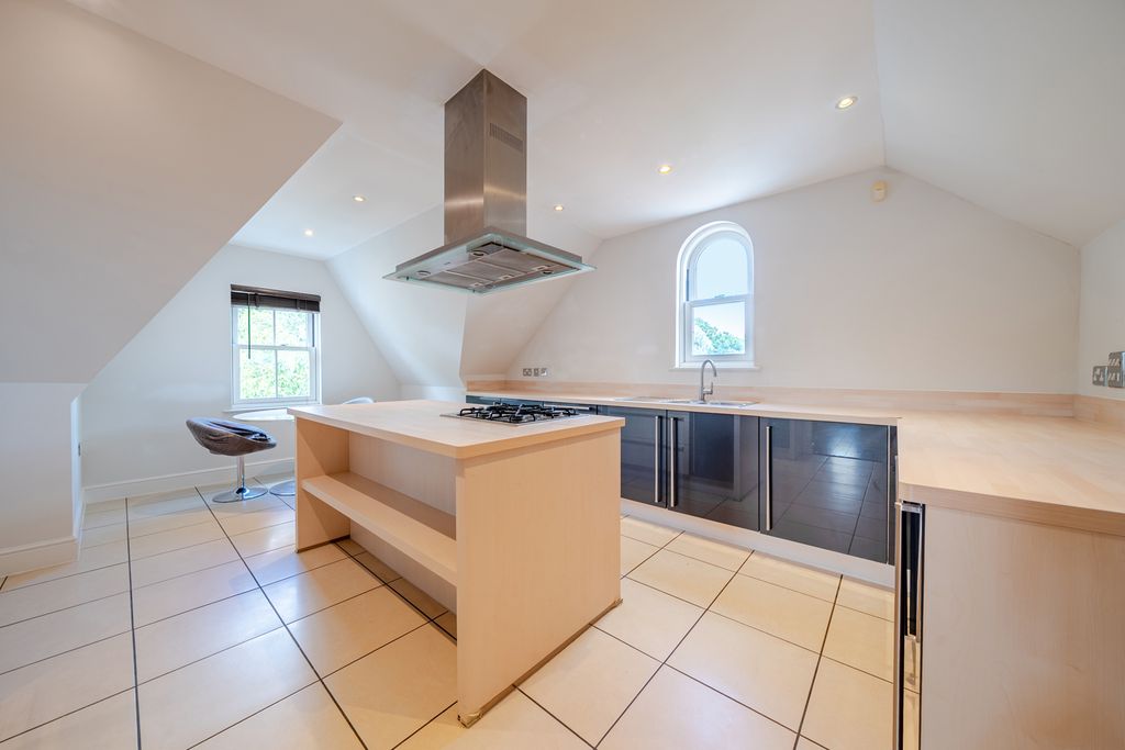 Property photo 3 of 17 Kitchen