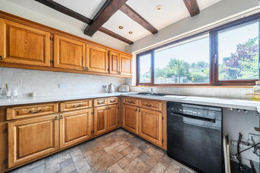 Property photo 3 of 16 1-6A5A65A65Fb24-1494925-12-6A5A293Ac193F-1.Jpg