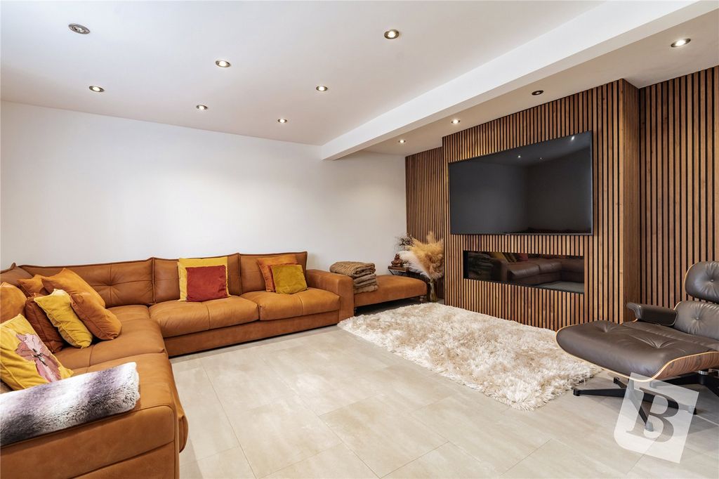 Property photo 2 of 21 Living Room