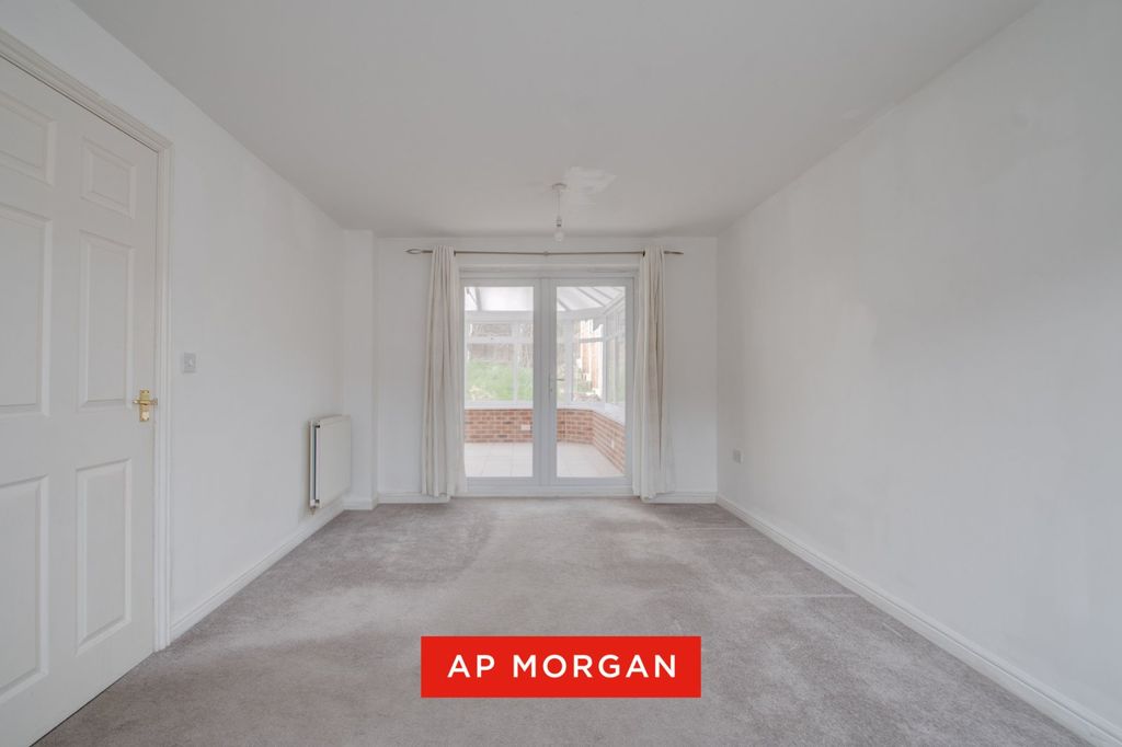 Property photo 2 of 16 Picture No. 13