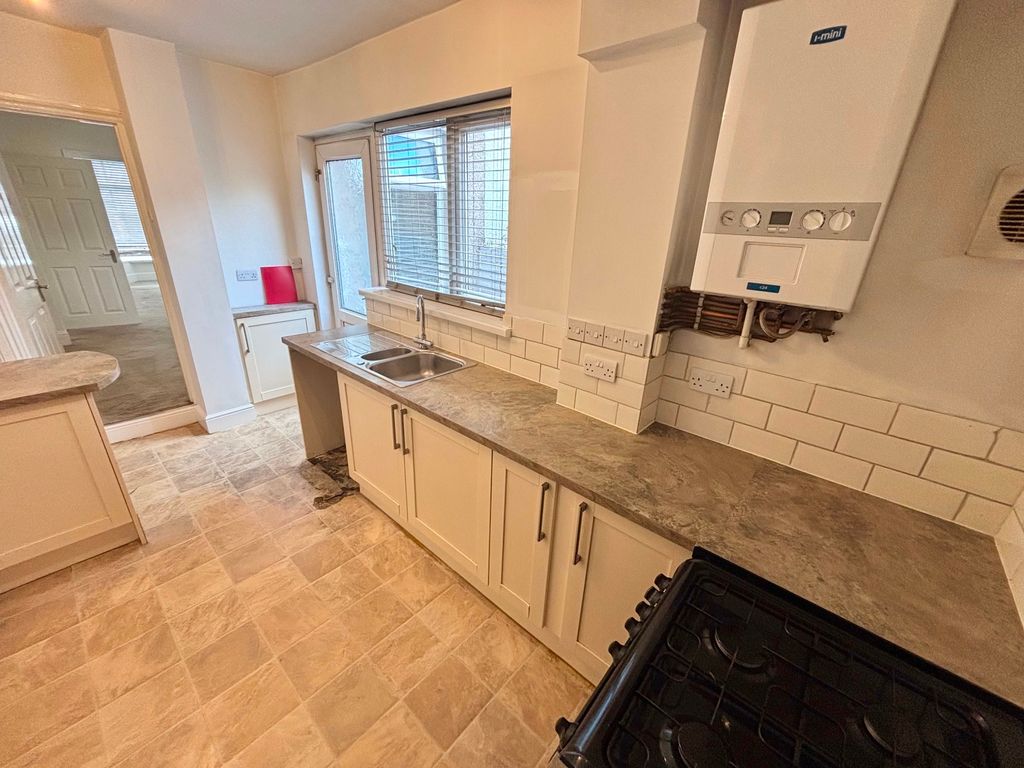 Property photo 2 of 27