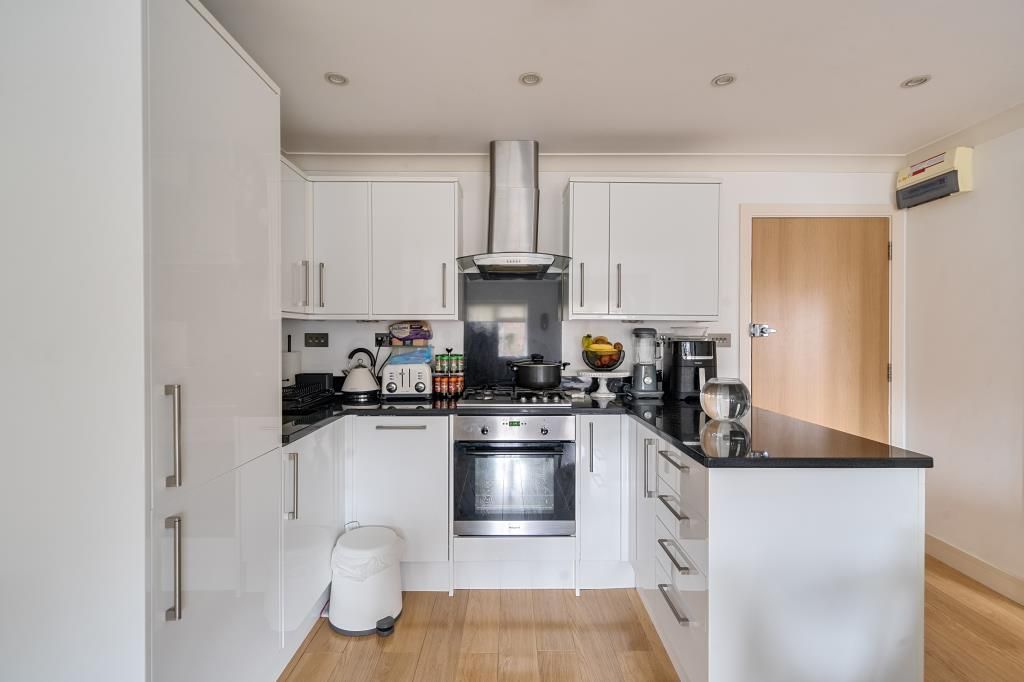 Property photo 3 of 12 Kitchen