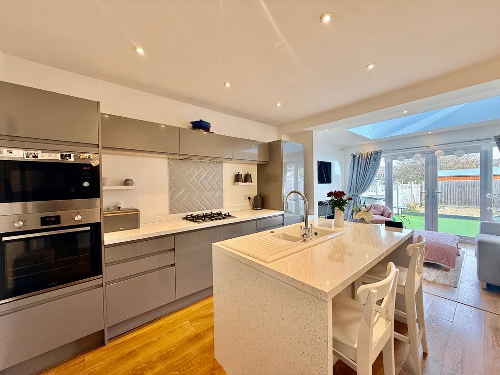 Property photo 3 of 18 Image